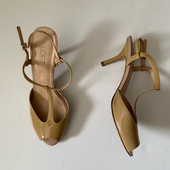 Loft T- Strap Beige patent sandals heels women’s size 8.5M - Picture 1 of 12